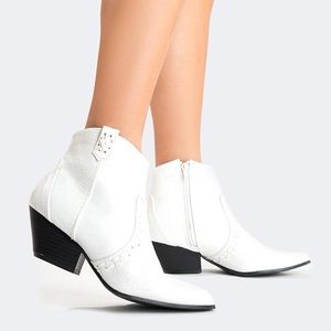 Qupid Western Ankle Bootie🤍